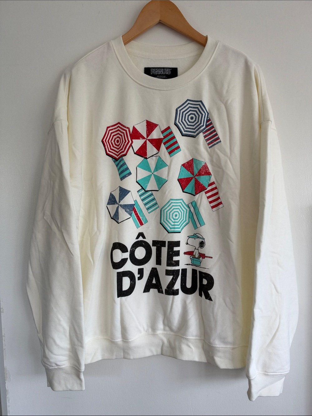 Peanuts Cream Crewneck Sweatshirt with Multicolor Umbrella Graphics